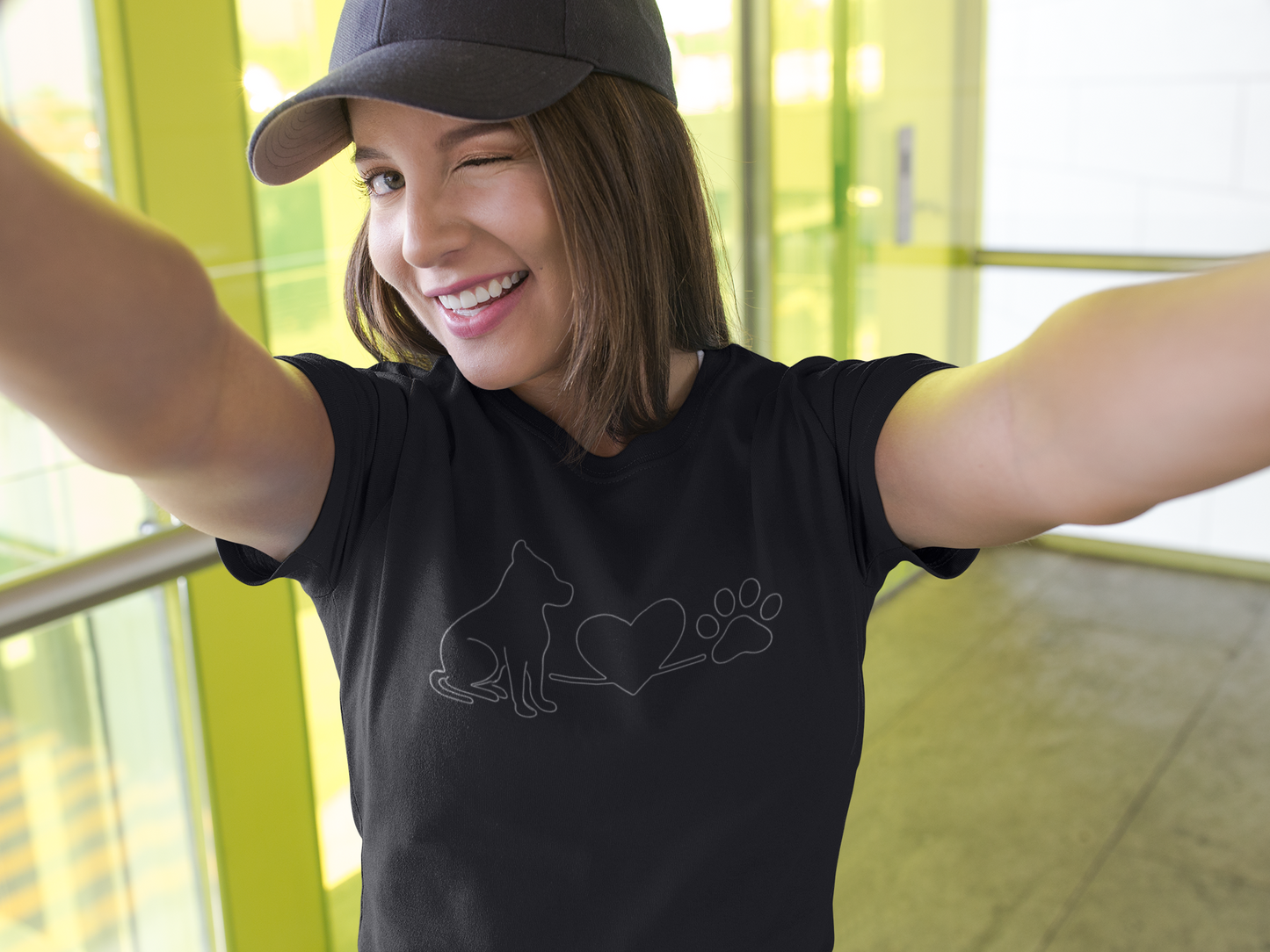 Pitbull Dog Lover T-Shirt | Unisex Pet Owner Gift & Dog Mom/Dad Tee
